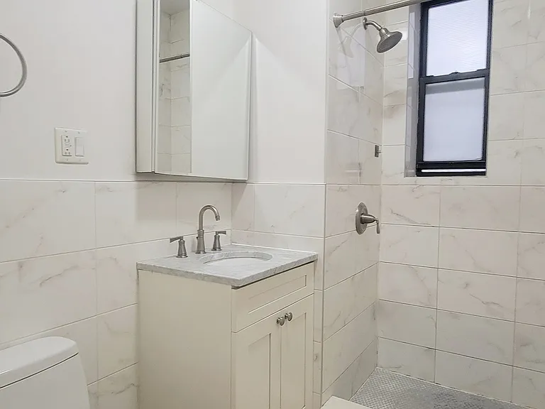 242 W 109th St #1C — Photo 7
