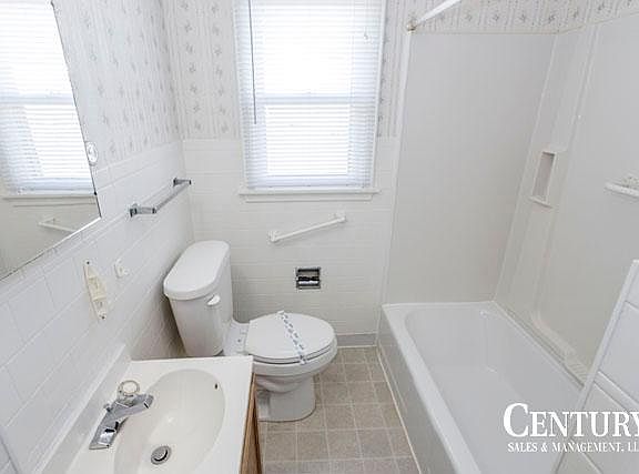 2nd image of 1836 N Cotner Blvd