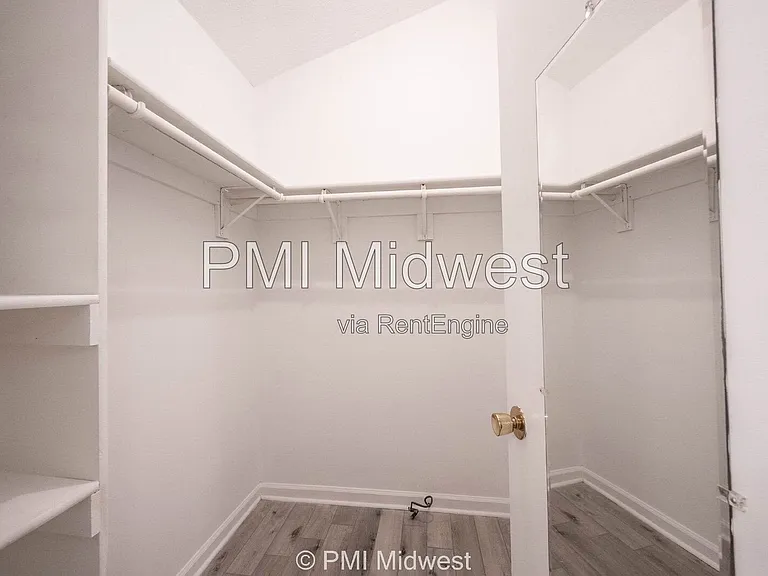 120 E King St — Photo 19