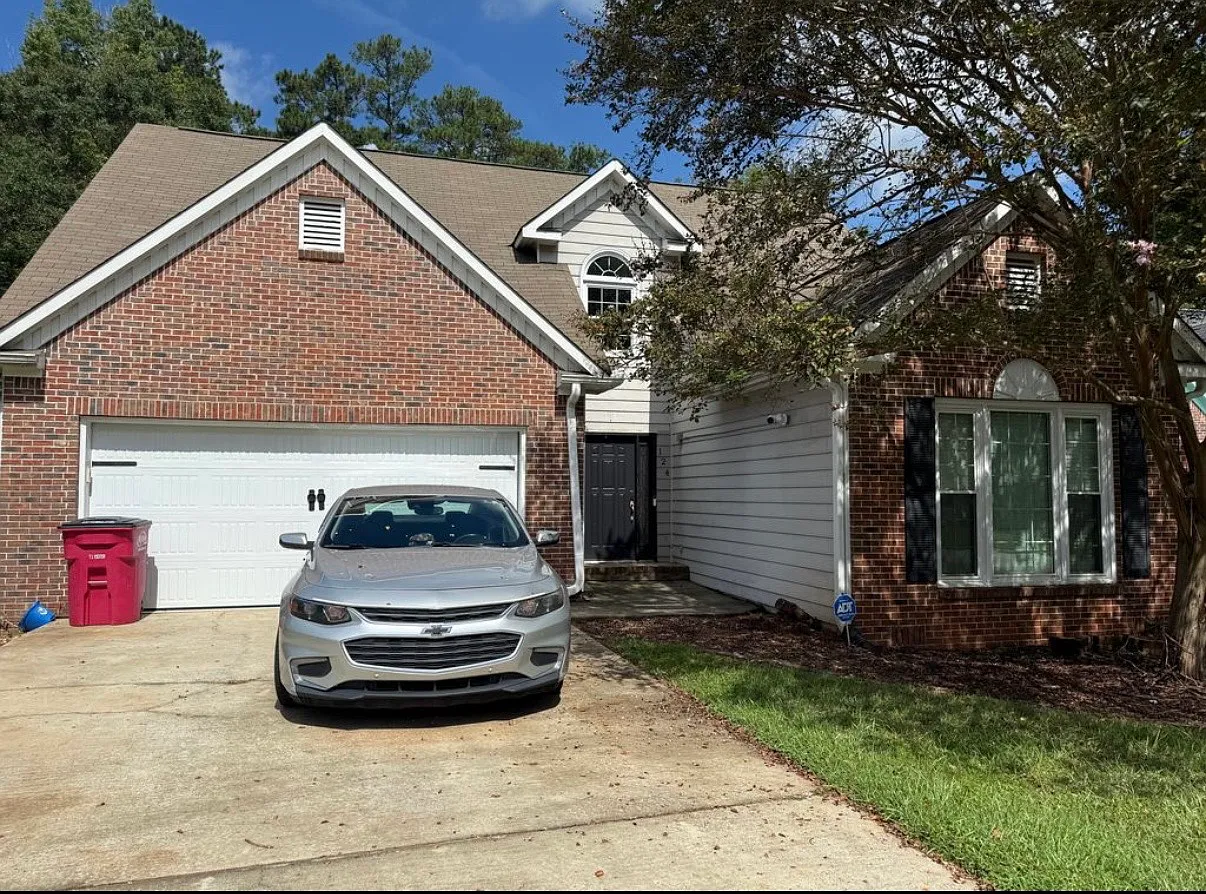 4 bed, 2046 sqft, $2,200 — Photo 4