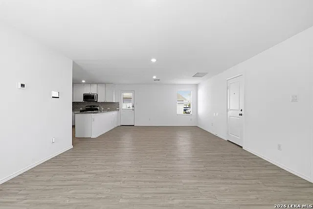 3 bed, 2.0 bath, 1450 sqft, $1,600 — Photo 3