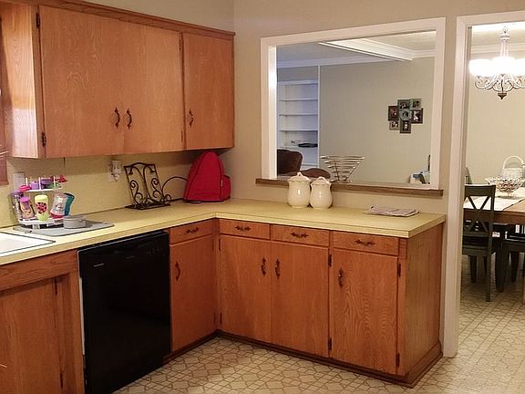 4th image of 206 E Hacienda St