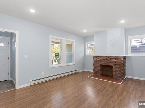 3rd image of 226 N Clinton St