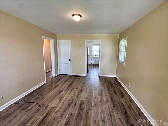 4th image of 1120 Chelsea Ave