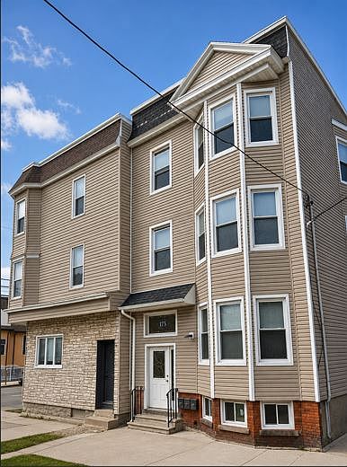 1st image of 171 Bergen Ave #2