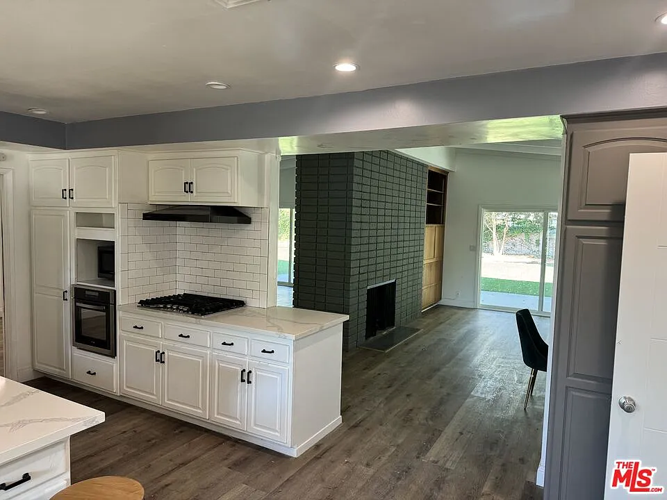 4 bed, 3.0 bath, 2216 sqft, $7,200 — Photo 2