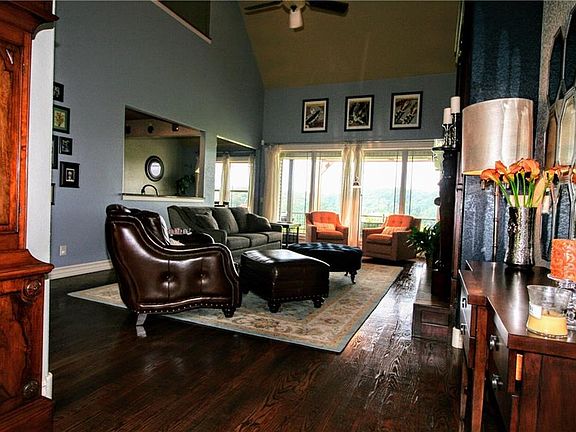 4th image of 18 Holcombe Ln