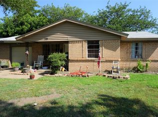226 W Cober Dr, Grand Prairie, TX 75051