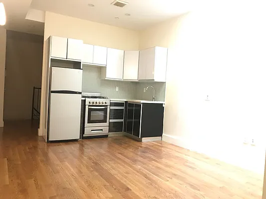 Rented by Premier Metro Realty Corp | media 2