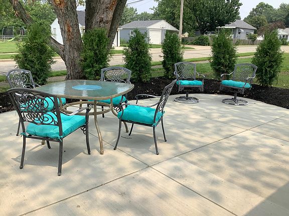 PREVIOUS SUMMER PIC, LARGE TREE HAS BEEN REMOVED