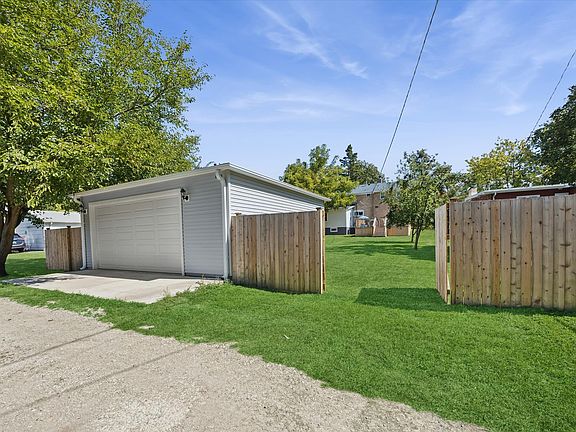 5th image of 242 N Wilmette Ave
