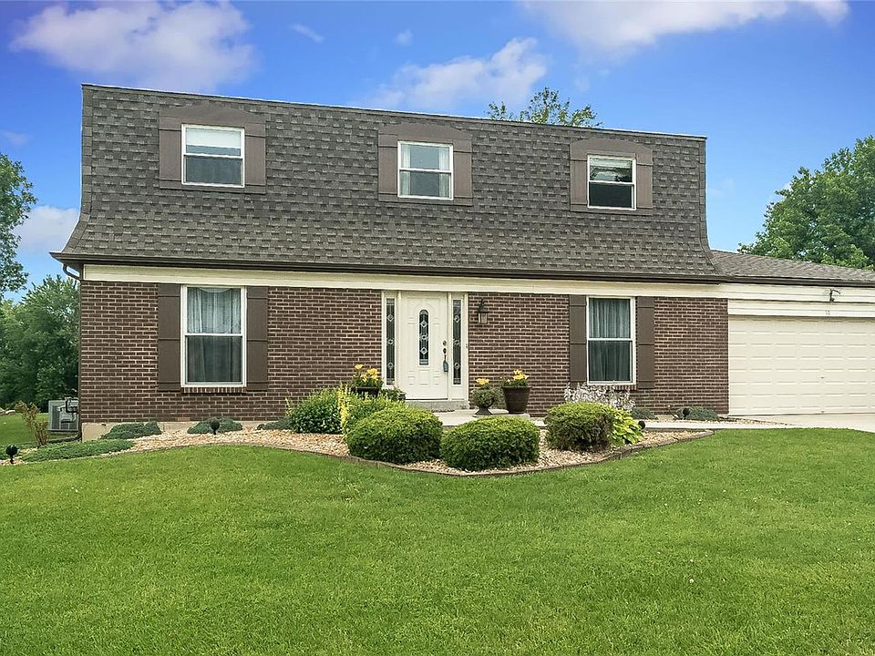 2nd image of 10 Lake Hill Dr