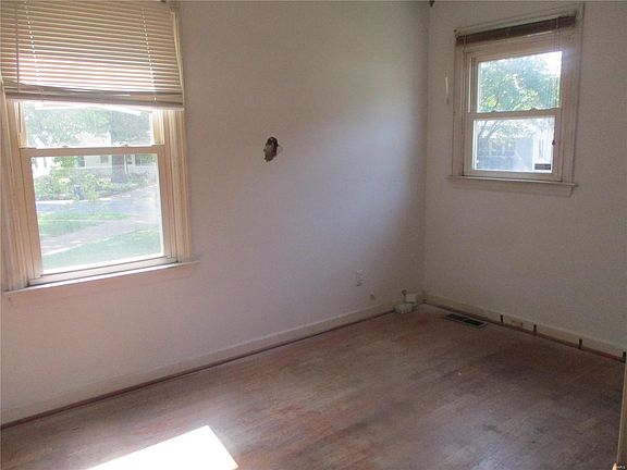 5th image of 415 Marechal Ln