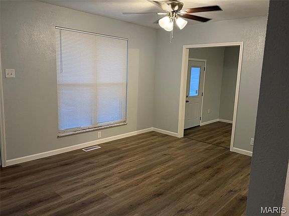 3rd image of 1003 Sunridge Trl W