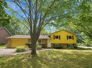 2527 Interlachen Dr, Stillwater, MN 55082