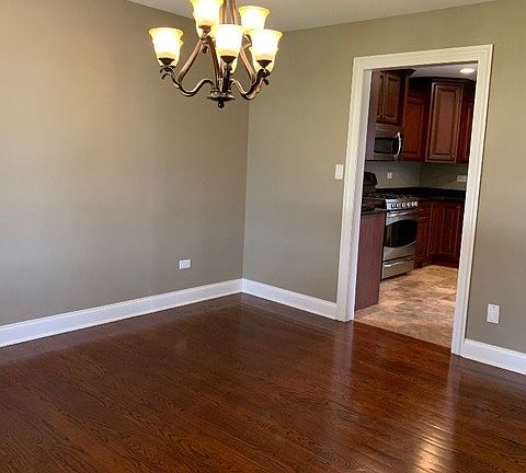 2nd image of 1950 Summerfield Ln