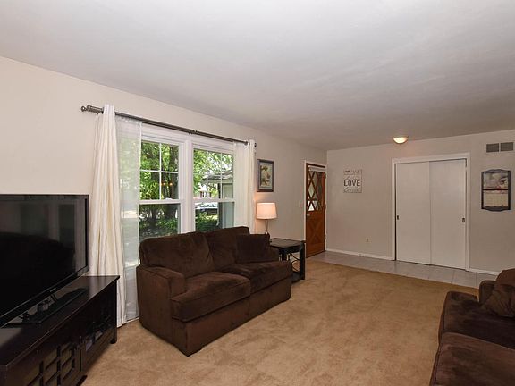 3rd image of 1008 Canterbury Ln