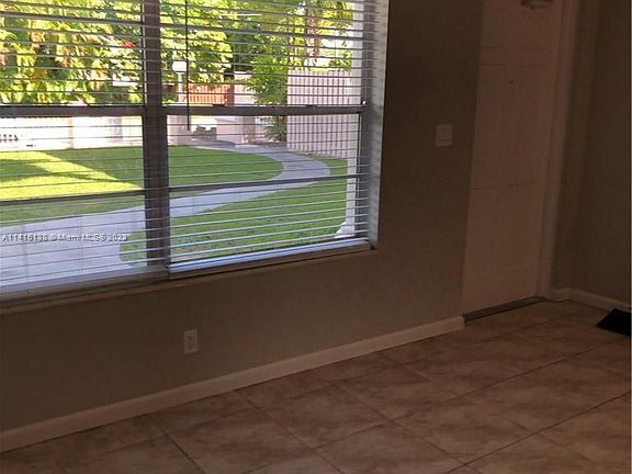 4th image of 4521 NE 21st Ave APT 2