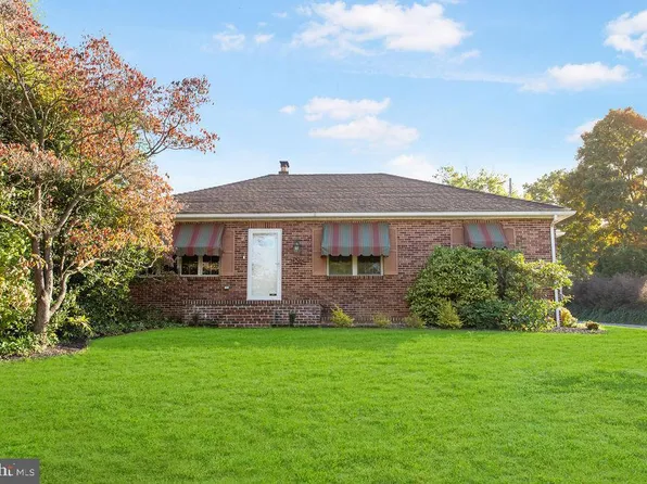 305 S Camp St, Red Lion, PA 17356