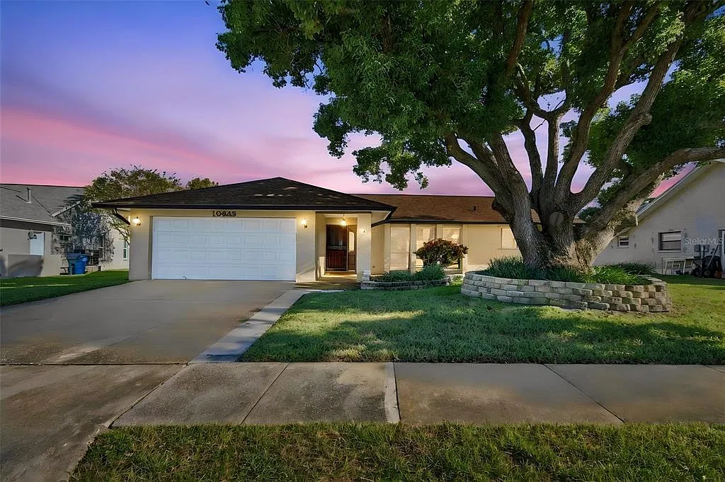 3 bed, 2.0 bath, 1854 sqft, $3,000 — Photo 1