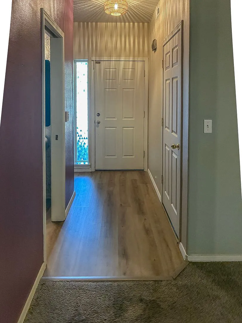 Sherwood Townhome- 3 Bedroom 2.5 Bath Available Now ! — Photo 3