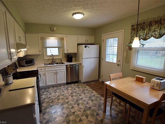 5th image of 8275 Mentorwood Dr