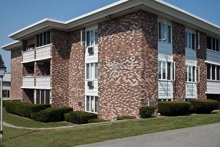 Warren Apartments — Photo 3