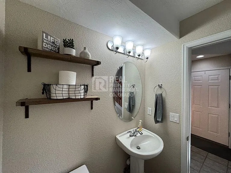 1615 S Chester Ct — Photo 8