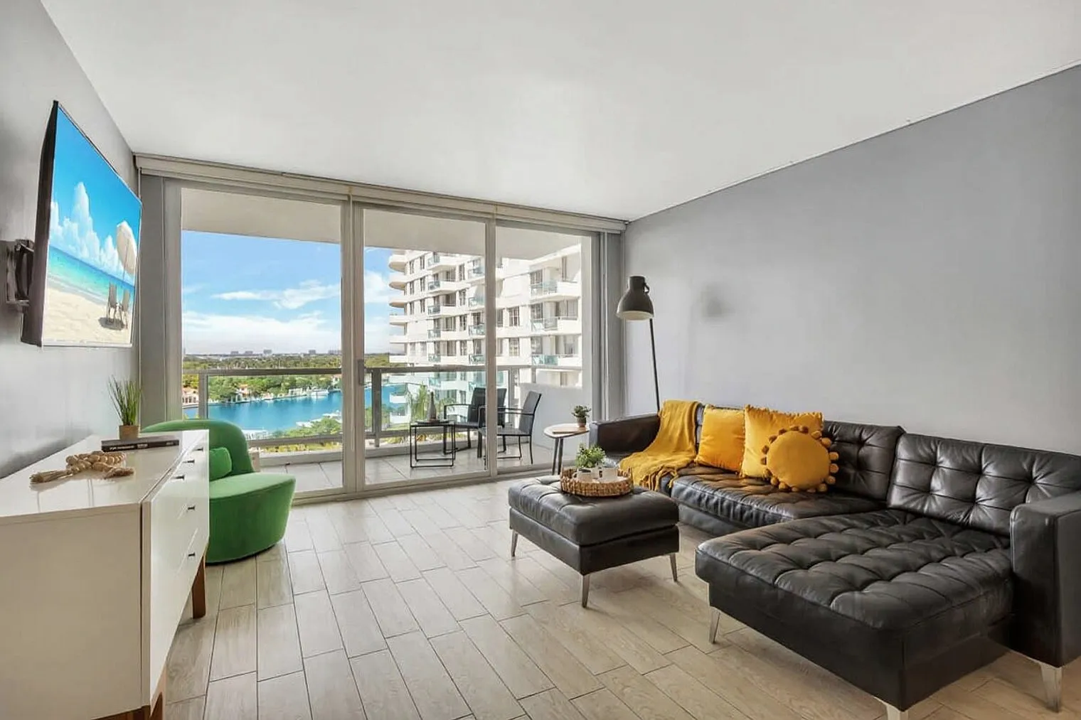 2 bed, 2.0 bath, 990 sqft, $3,874 — Photo 1