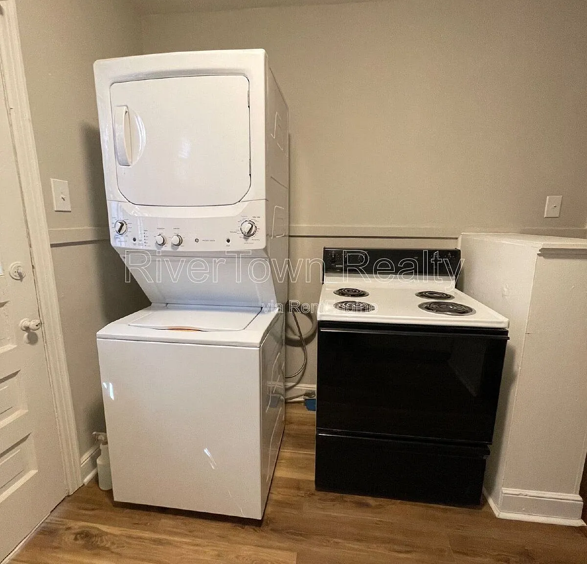 1 bed, 1.0 bath, 728 sqft, $795 — Photo 2