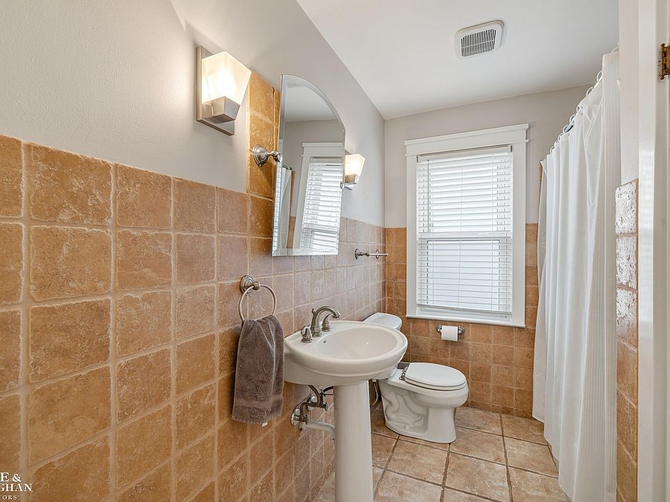 2189 Hollywood Ave, photo 18