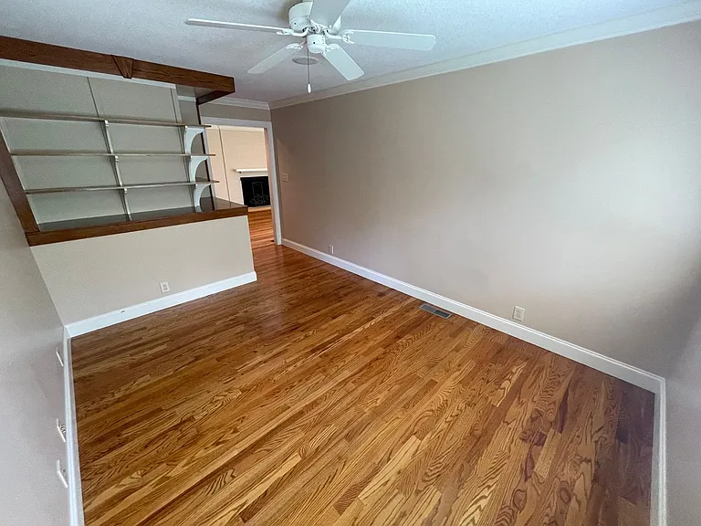 105 Norman Ln — Photo 13