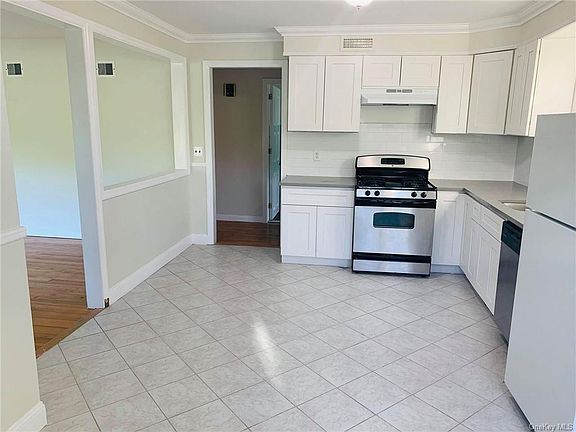 5th image of 74 Sudbury Dr