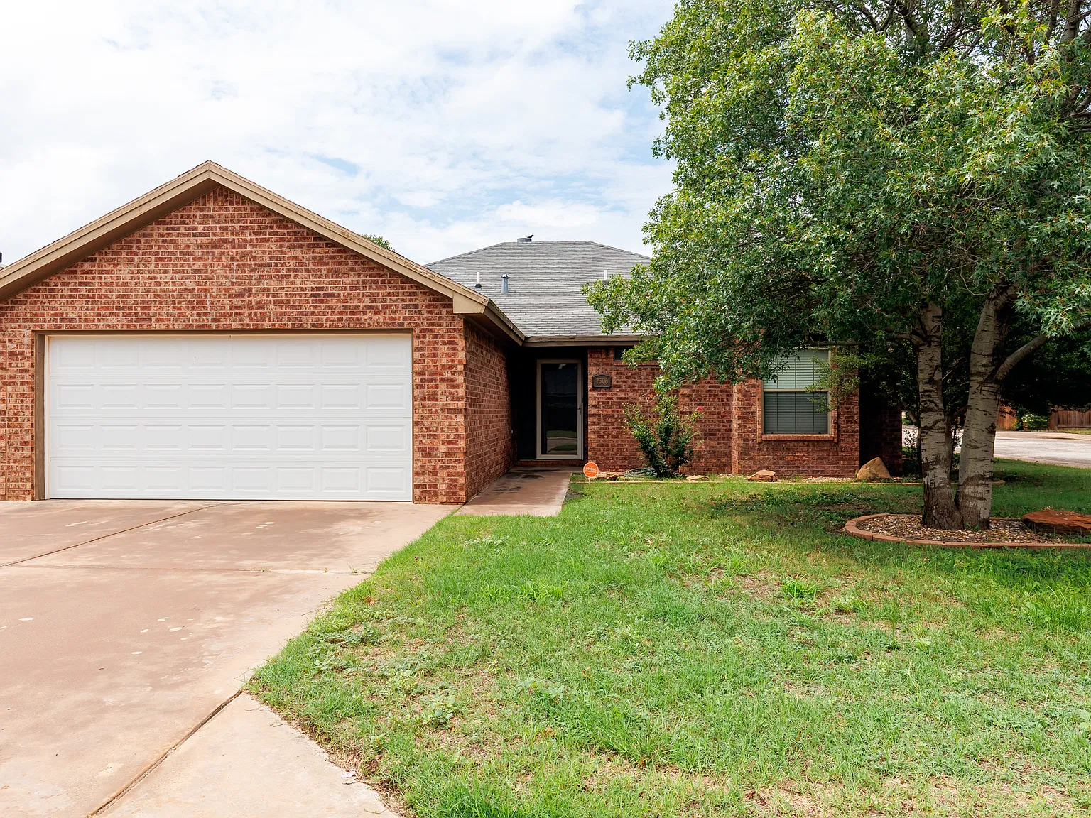 3 bed, 1410 sqft, $1,550 — Photo 1