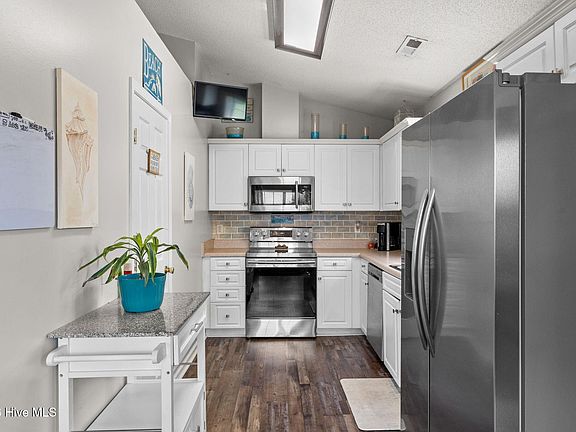 3rd image of 523 Montego Court
