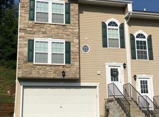 1212 Canterbury Dr, Imperial, PA