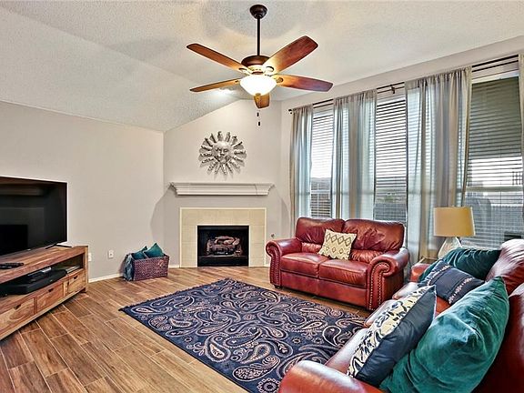 4th image of 2028 Caitlin Dr