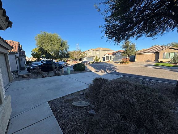 5th image of 409 E Kelsi Ave