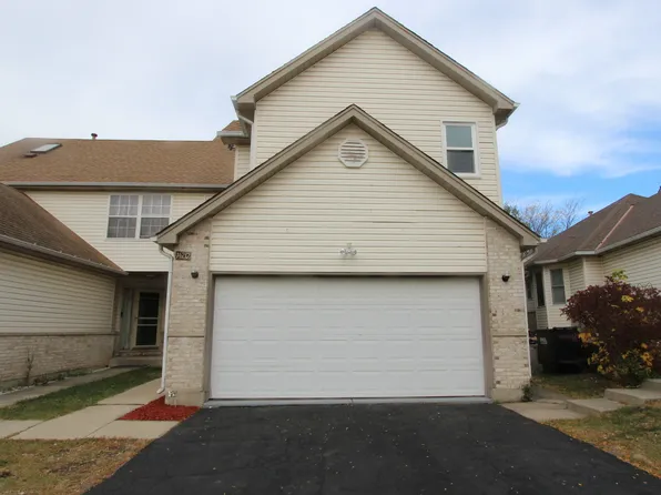 1120 Viewpoint Dr, Lake In The Hills, IL 60156