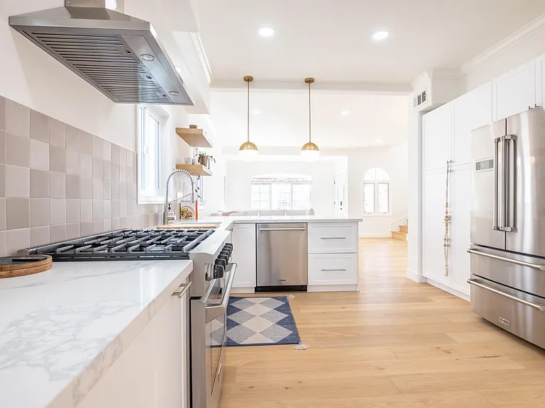147 N Loreta Walk — Photo 9