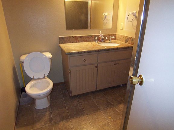 3rd image of 3527 Ross Ct