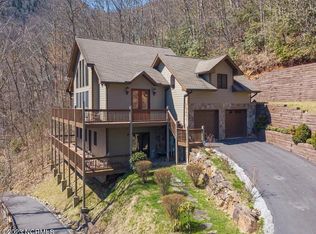 1752 Winding Creek Dr, Waynesville, NC 28786