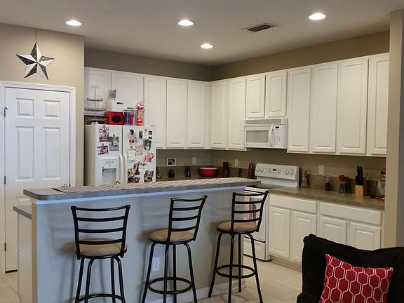 5th image of 4872 Parkhurst Pl