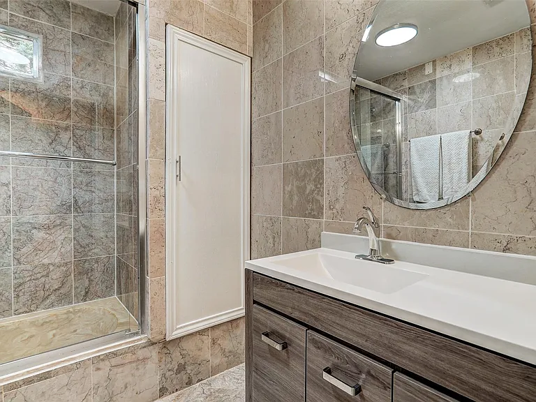 8804 Mountain Ridge Dr #B — Photo 14