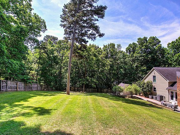 3rd image of 224 Shadowood Dr SE