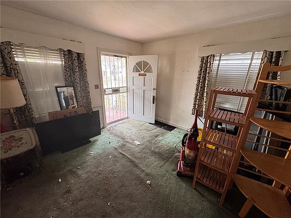 3rd image of 350 Smith St