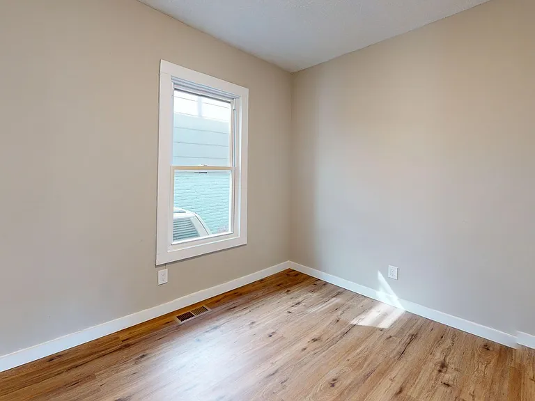 83 Nash St — Photo 5