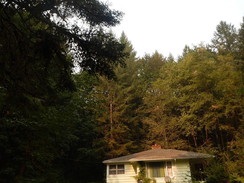 Circle driveway from left