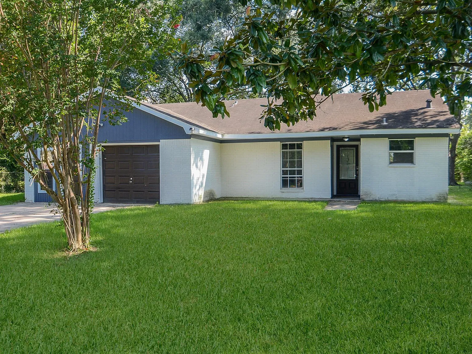 3 bed, 2.0 bath, 1300 sqft, $2,200 — Photo 3