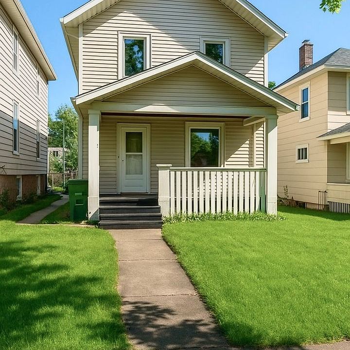 1st image of 820 N 9th Ave E